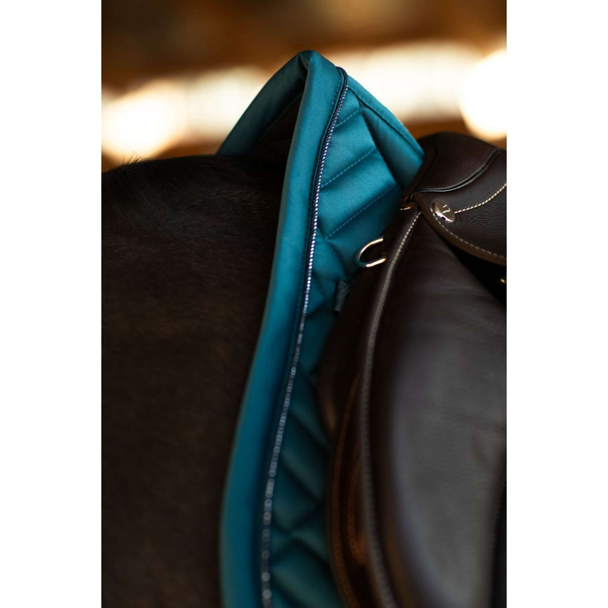Equestrian Stockholm Mantilla Modern saltando Teal Blue
