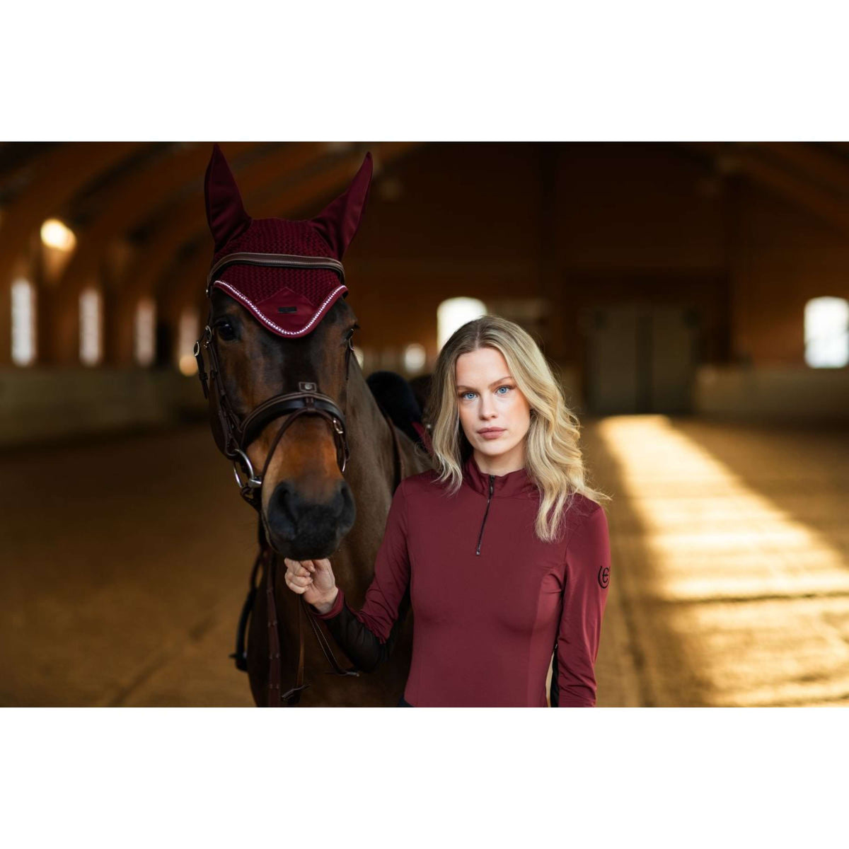 Equestrian Stockholm Bonete para Orejas Modern Crystal Bordeaux