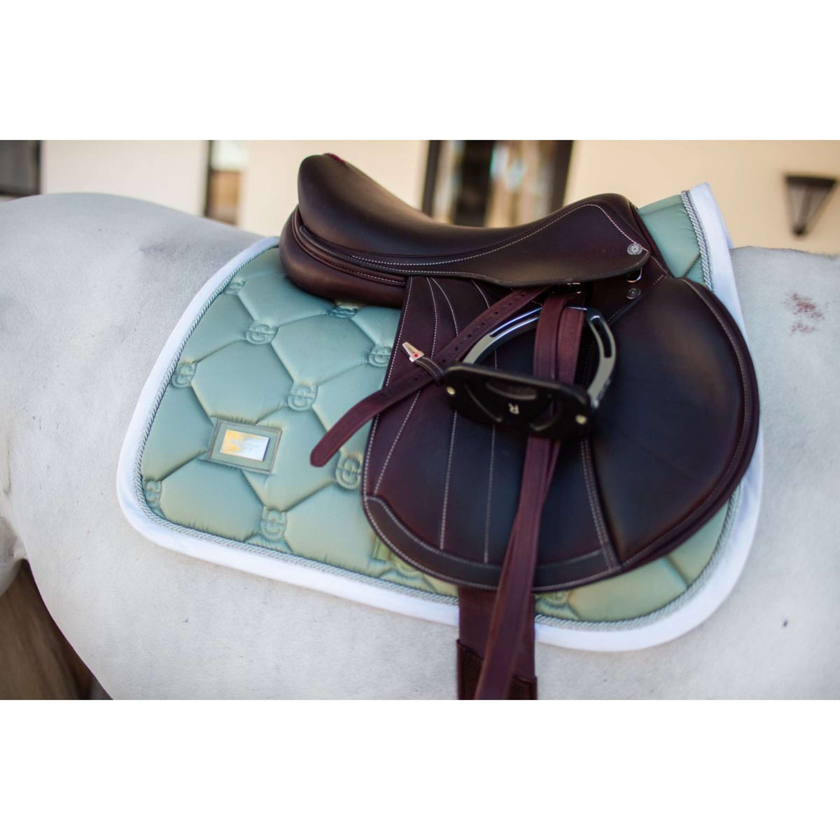 Equestrian Stockholm Mantilla saltando Pistachio White