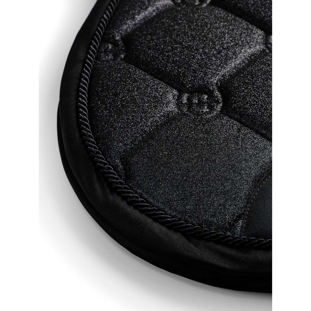 Equestrian Stockholm Mantilla saltando All Black Glimmer