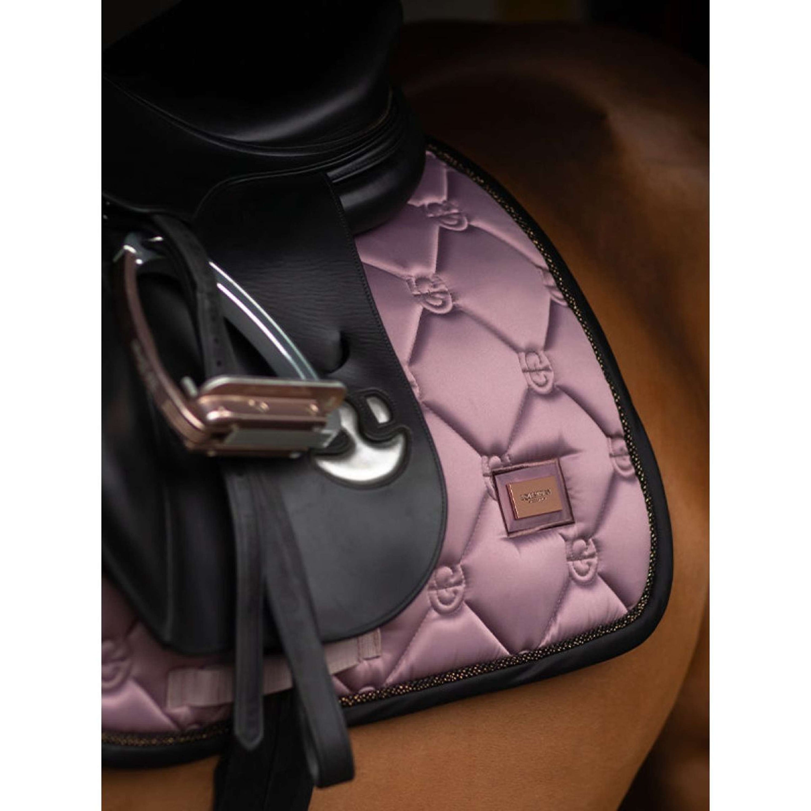 Equestrian Stockholm Mantilla saltando Anemone Equestrian Stockholm Mantilla saltando Anemone