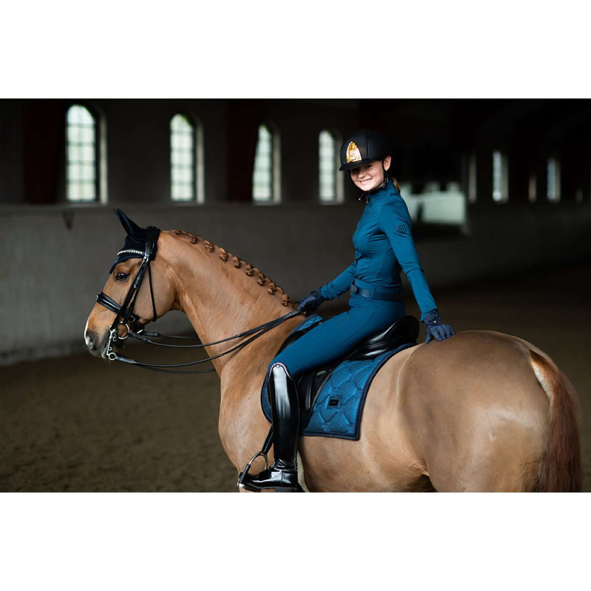 Equestrian Stockholm Mantilla Doma clásica Blue Meadow Glimmer