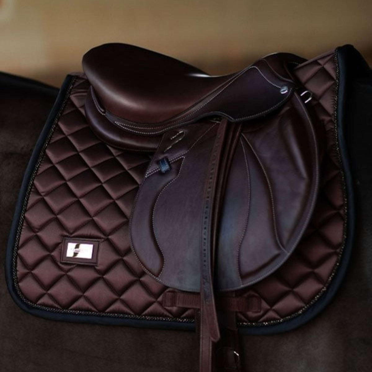 Equestrian Stockholm Mantilla saltando Endless Glow