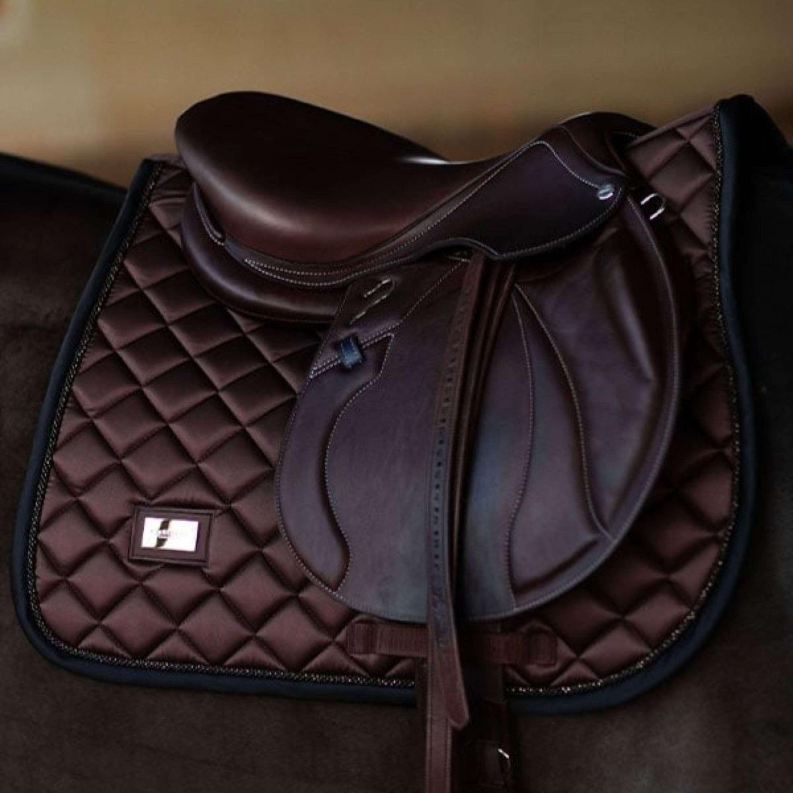 Equestrian Stockholm Mantilla saltando Endless Glow