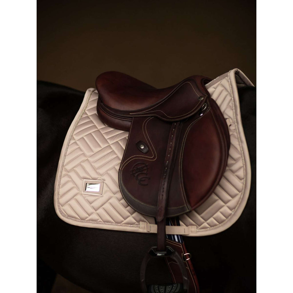 Equestrian Stockholm Mantilla Modern saltando Sand