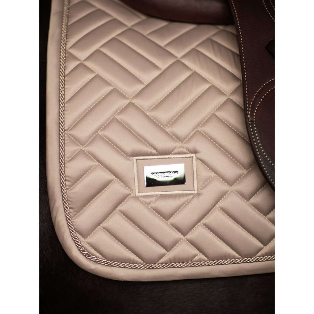 Equestrian Stockholm Mantilla Modern saltando Sand