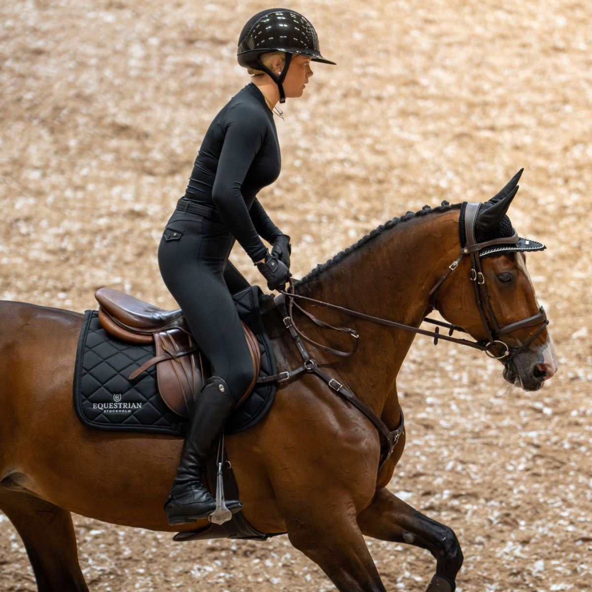 Equestrian Stockholm Mantilla Line saltando Negro