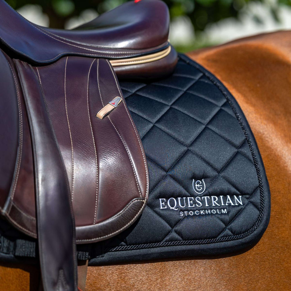 Equestrian Stockholm Mantilla Line saltando Negro
