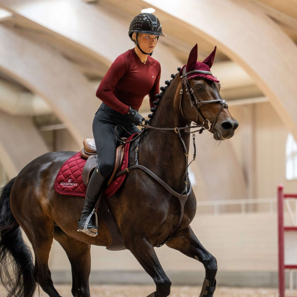 Equestrian Stockholm Mantilla Line saltando Bordeaux