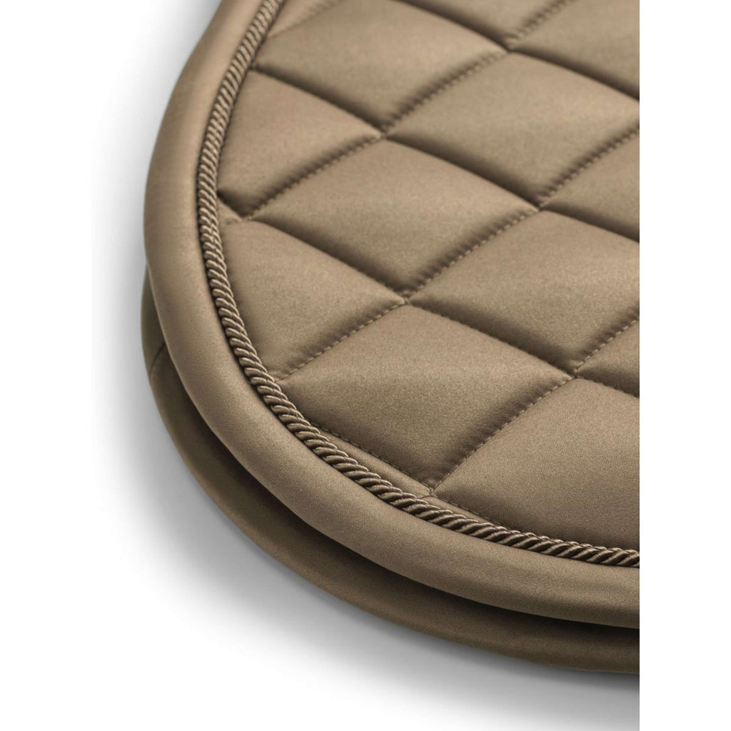 Equestrian Stockholm Mantilla Line saltando Champagne
