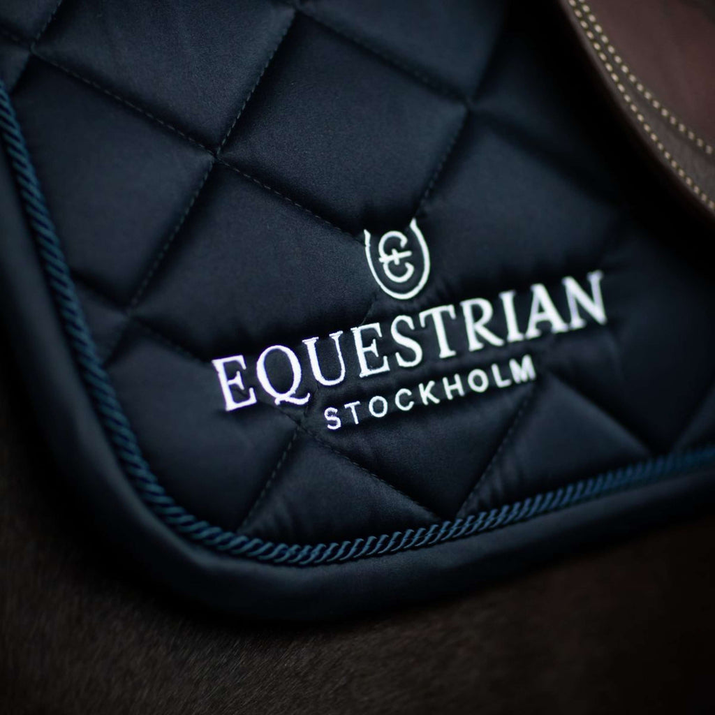 Equestrian Stockholm Mantilla Line saltando Navy