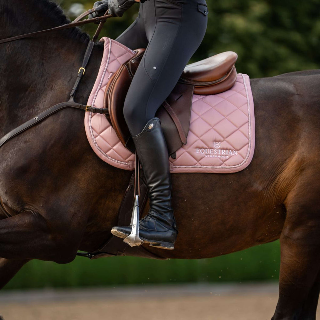 Equestrian Stockholm Mantilla Line saltando Rosa