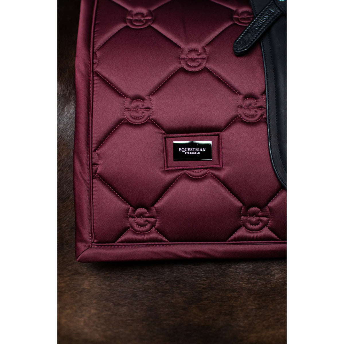 Equestrian Stockholm Mantilla Satin Doma Clásica Merlot
