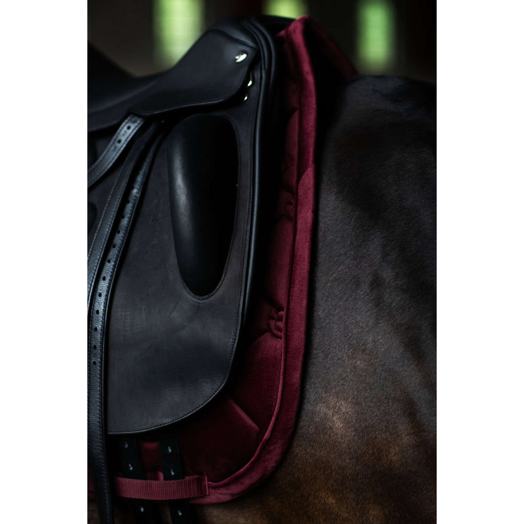 Equestrian Stockholm Mantilla Velvet Doma Clásica Merlot