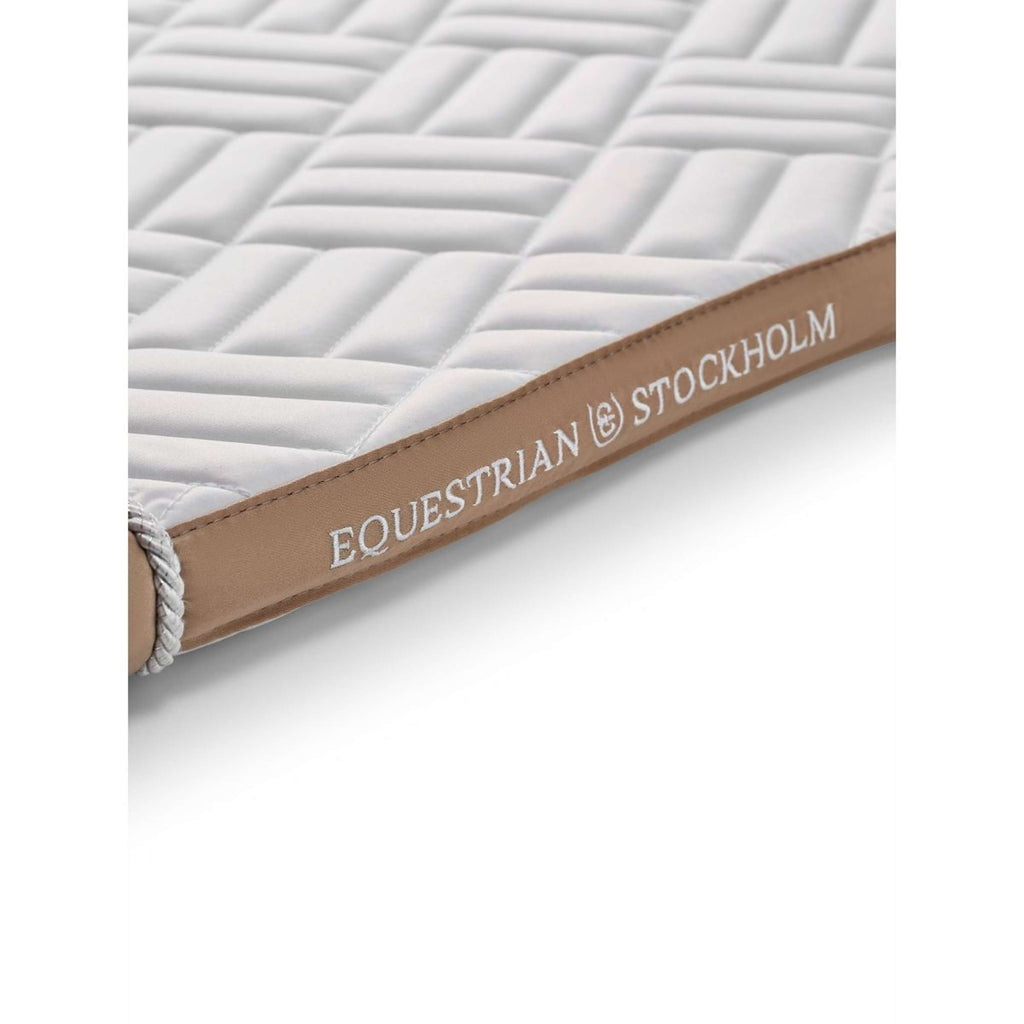 Equestrian Stockholm Mantilla Modern saltando White Sand