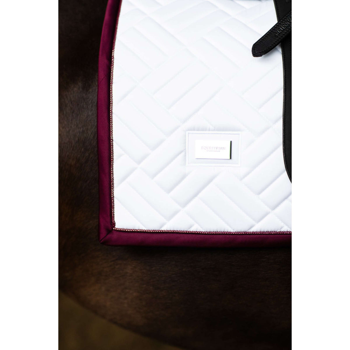 Equestrian Stockholm Mantilla Modern Doma Clásica Blanco/Merlot