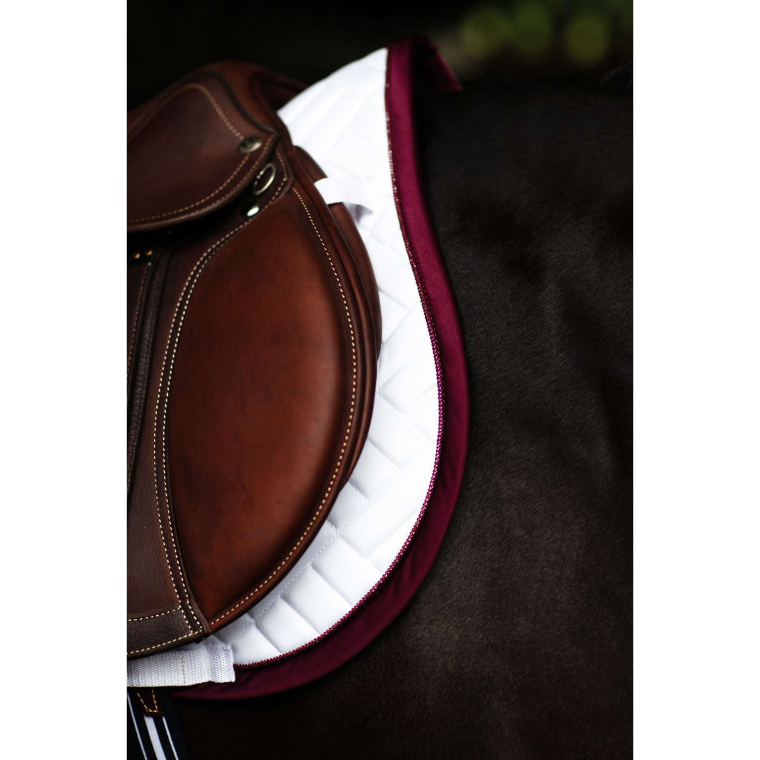 Equestrian Stockholm Mantilla Modern Saltando Blanco/Merlot