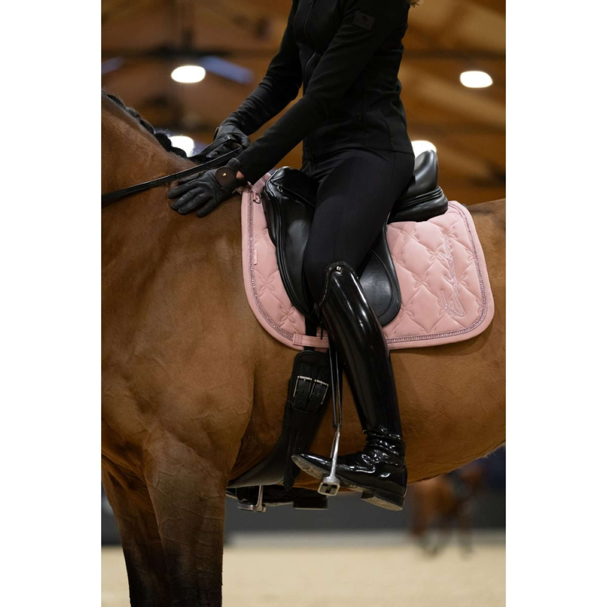 Eskadron Mantilla Velours Crystal Platinum '25 Doma clásica Soft Rouge