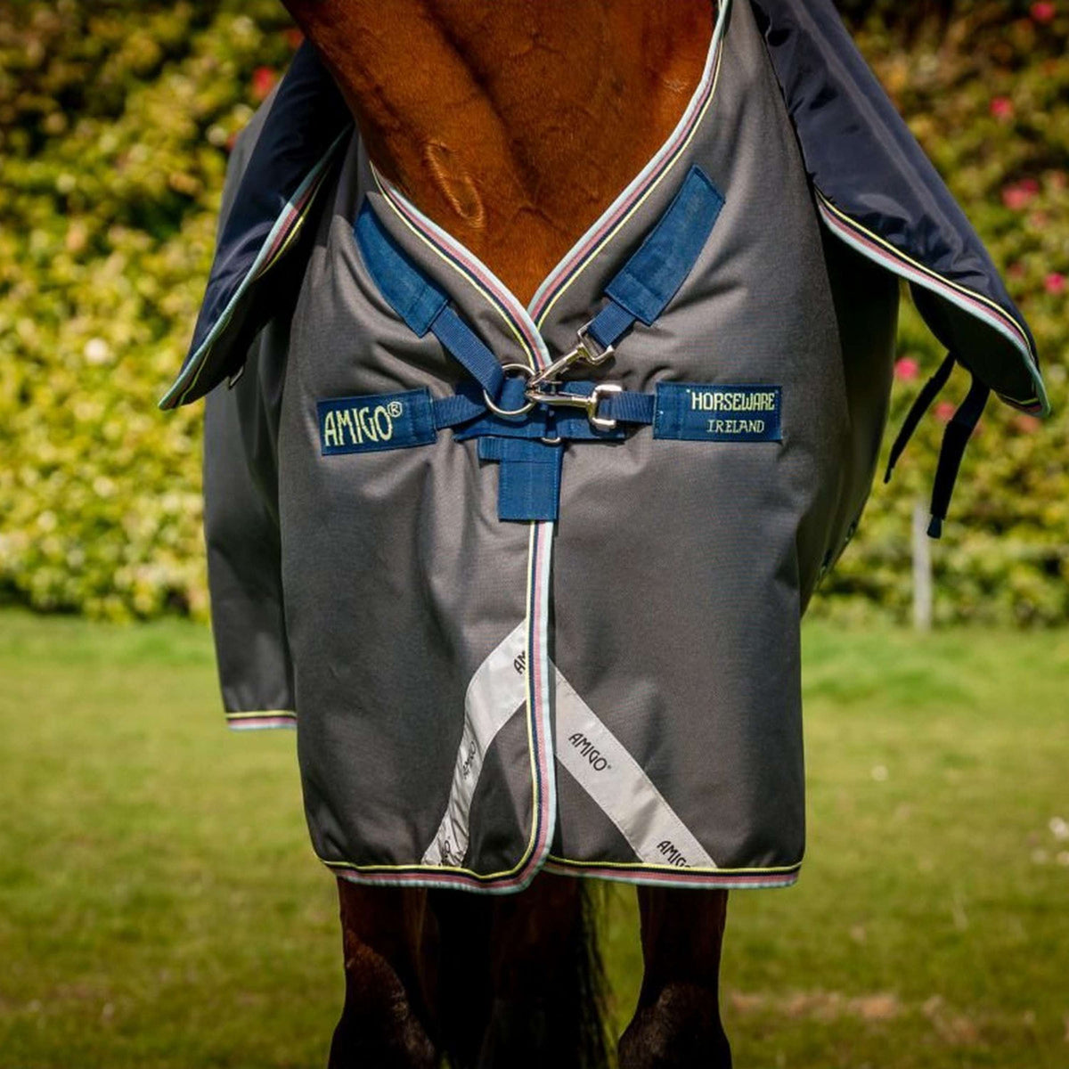 Amigo Bravo 12 Plus Turnout Medium 250g Shadow/Navy/Lime