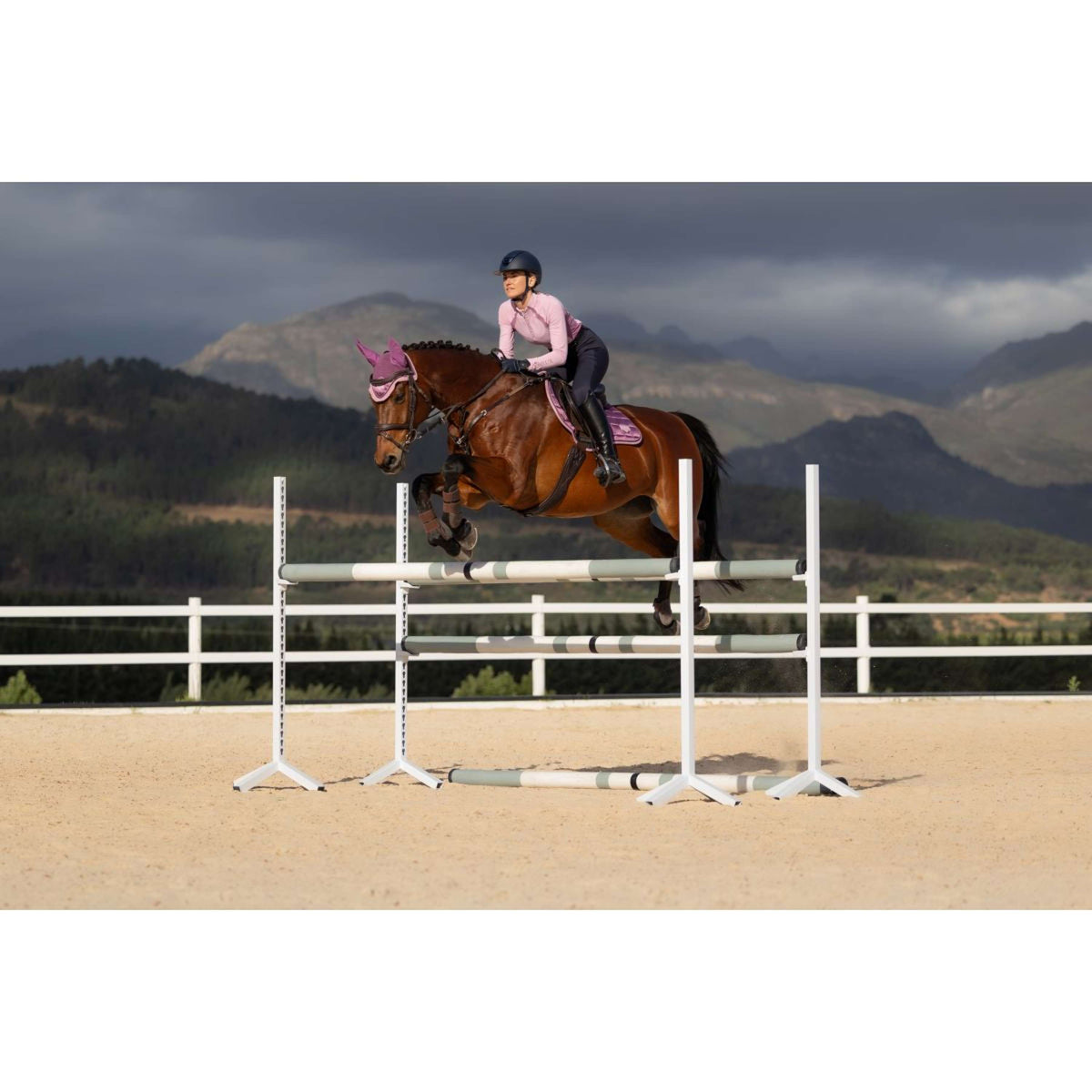 LeMieux Mantilla Loire Classic Close Contact Square saltando Mallow