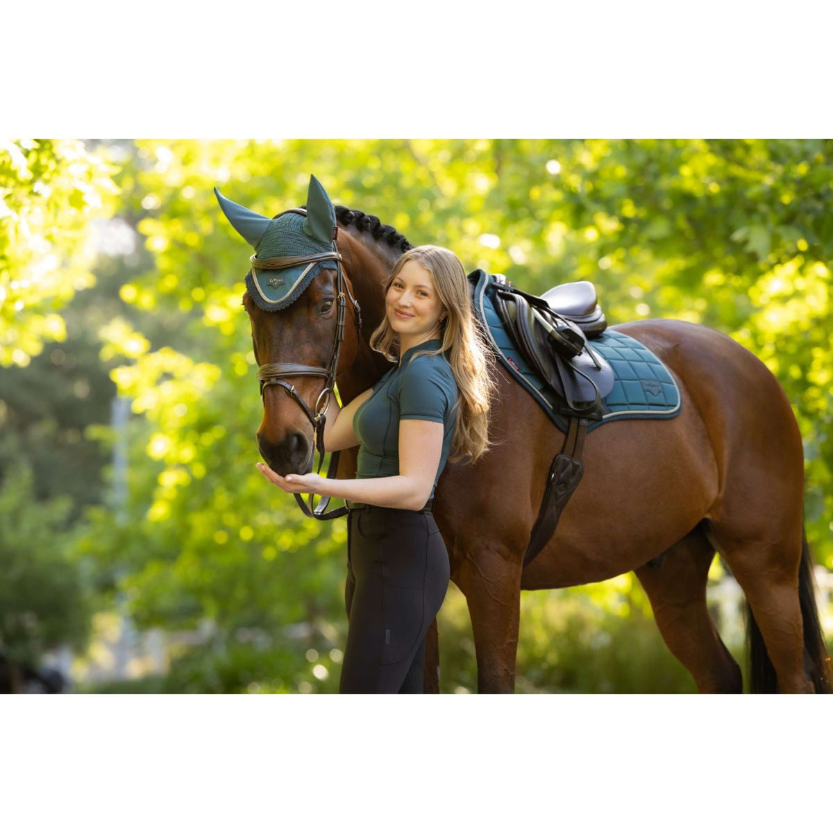 LeMieux Mantilla Loire Classic Close Contact Square saltando Jungle