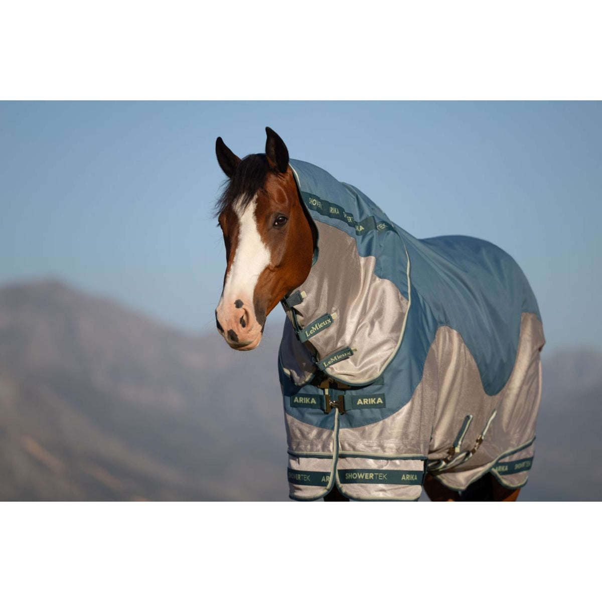 LeMieux Manta Antimoscas Arika Camo Shower-Tek Cuello Desmontable Jungle