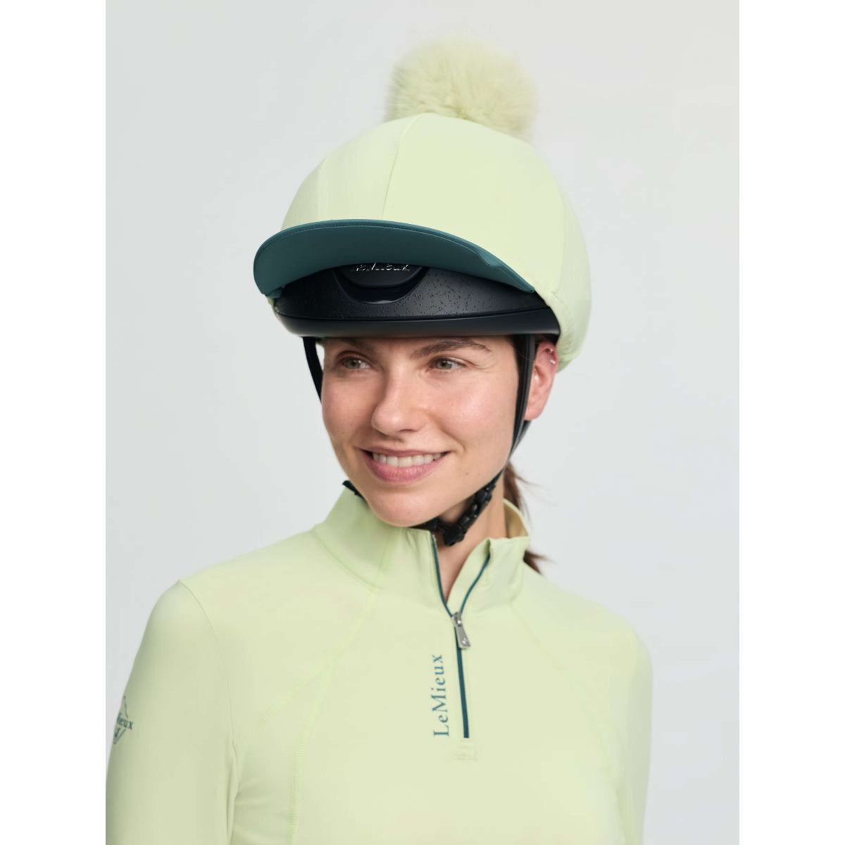 LeMieux Cubierta de tapa Classique Pom Macaron