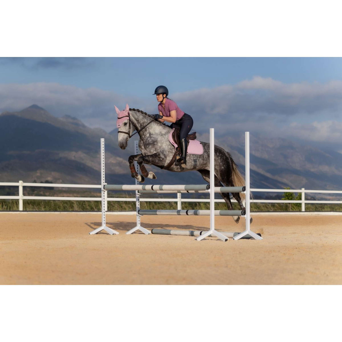 LeMieux Mantilla Essence Close Contact Square saltando Fondant