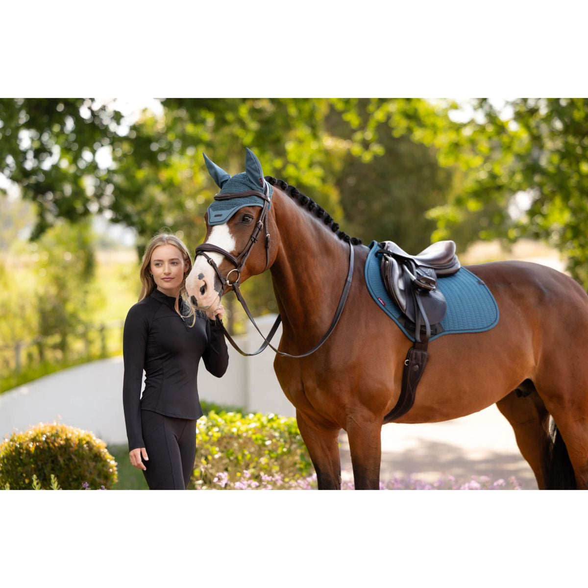 LeMieux Mantilla Essence Close Contact Square saltando Jungle