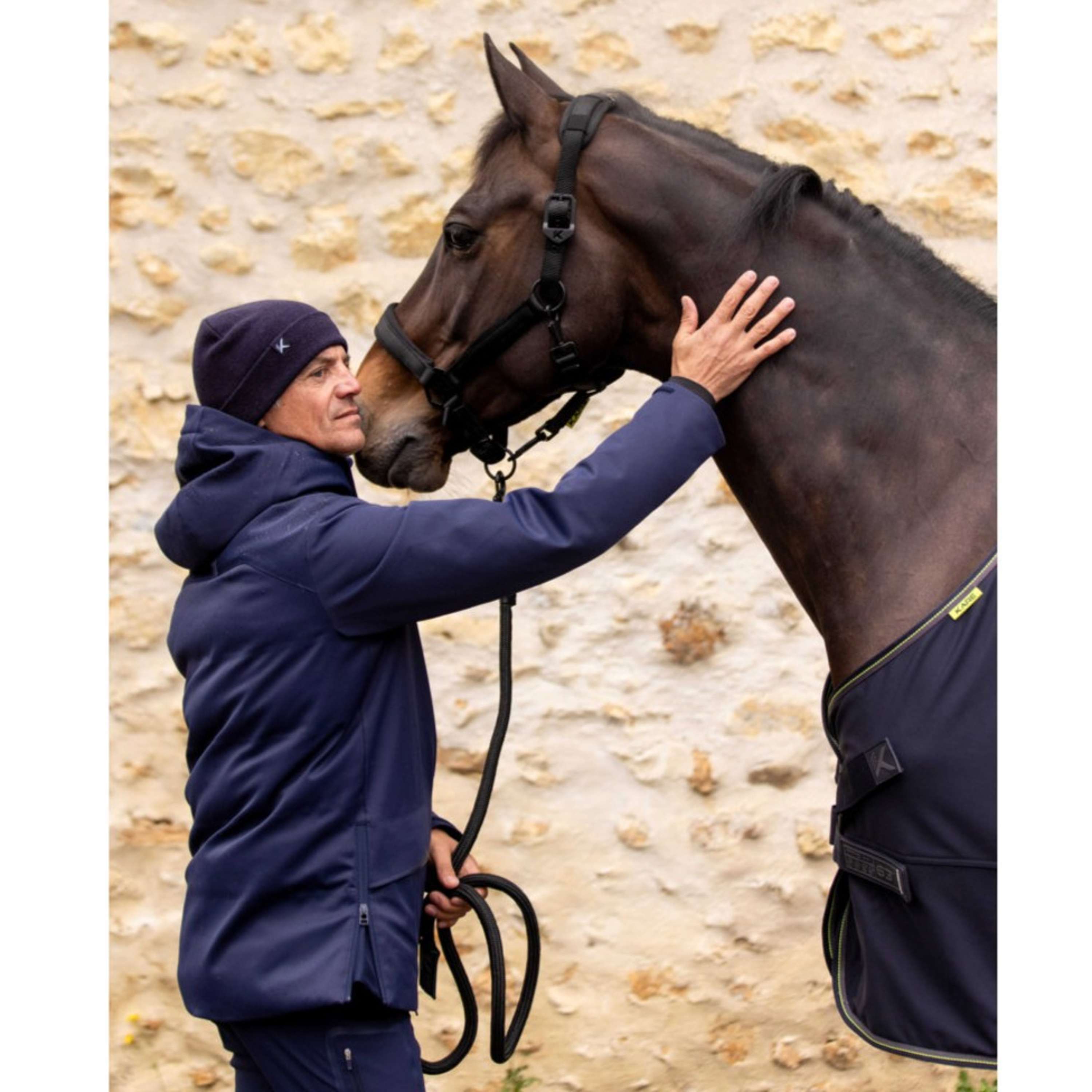 K by EQUITHÈME Cuerda para Cabestro Triton con Mosquetón Negro