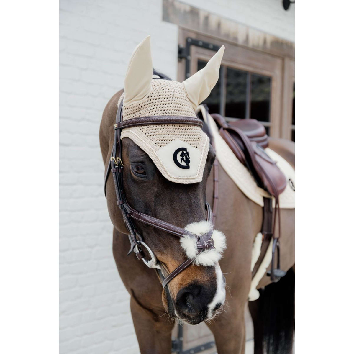 Kentucky Horsewear Bonete para Orejas Wellington 3D Logo Beige