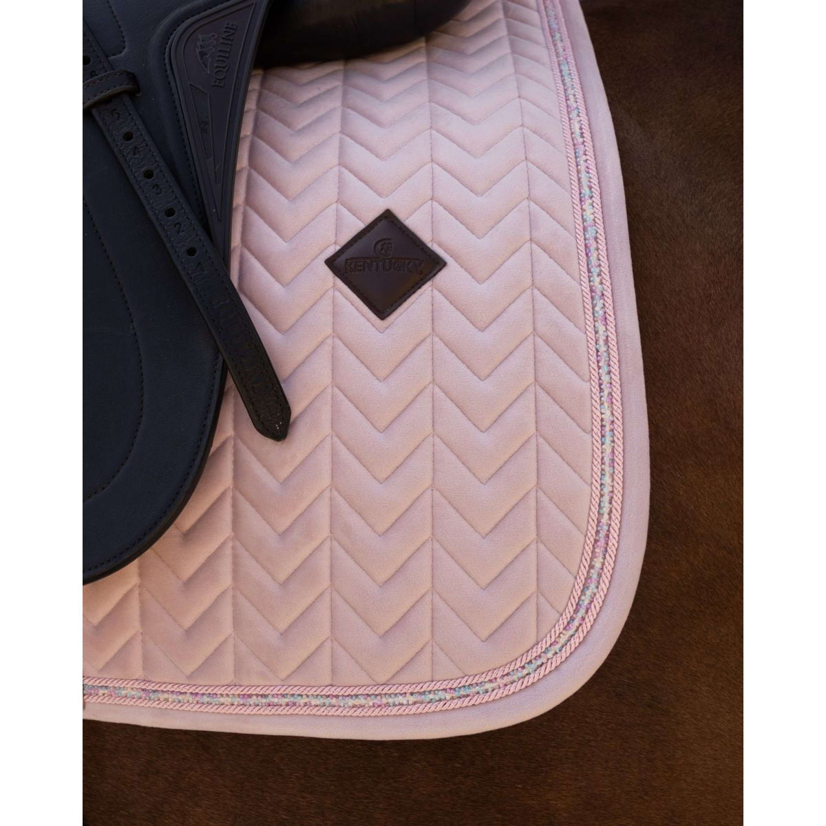 Kentucky Mantilla Velvet Mini Pearls Doma clásica Old Rose