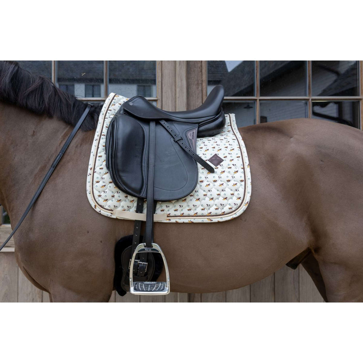 Kentucky Mantilla Velvet Horse Printing Doma clásica Beige