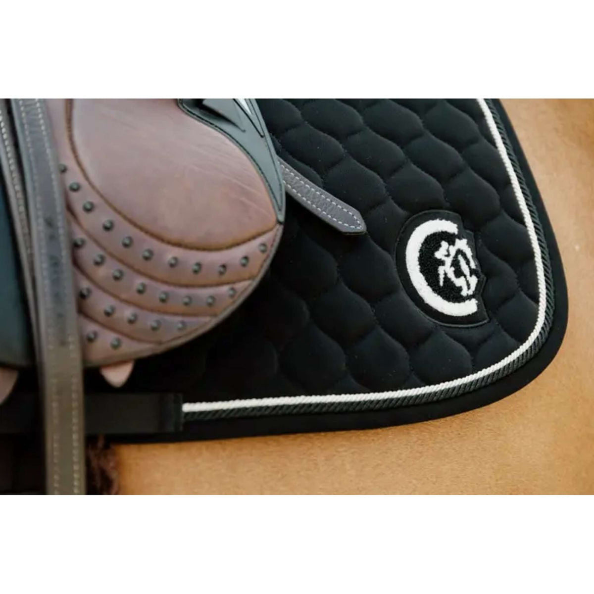 Kentucky Horsewear Mantilla Onion Quilt 3D Logo Springen Negro