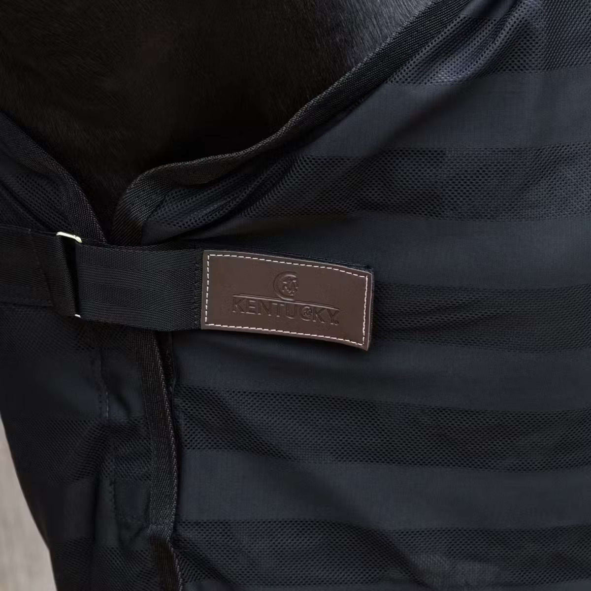 Kentucky Horsewear Manta Antimoscas Light Striped Mesh Negro