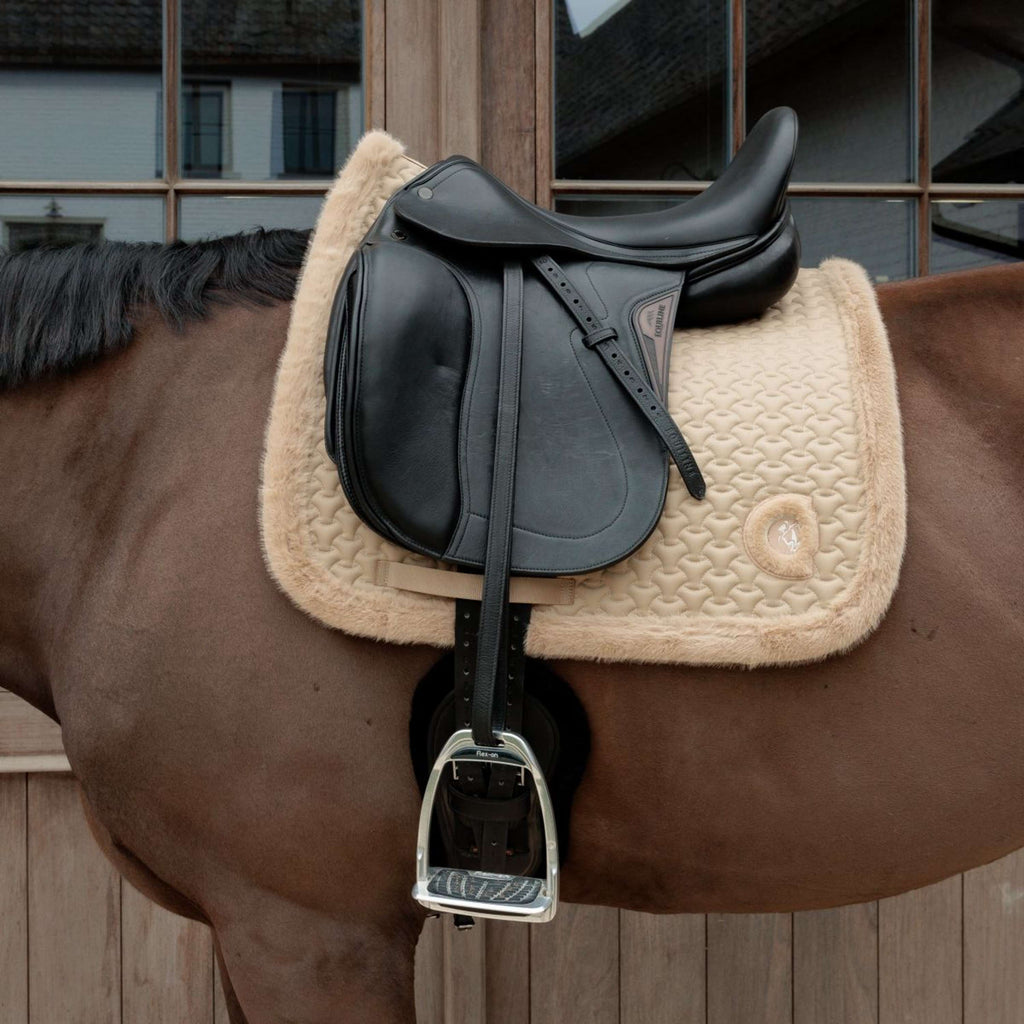 Kentucky Horsewear Mantilla Fake Fur Onion Quilt Doma clásica Beige