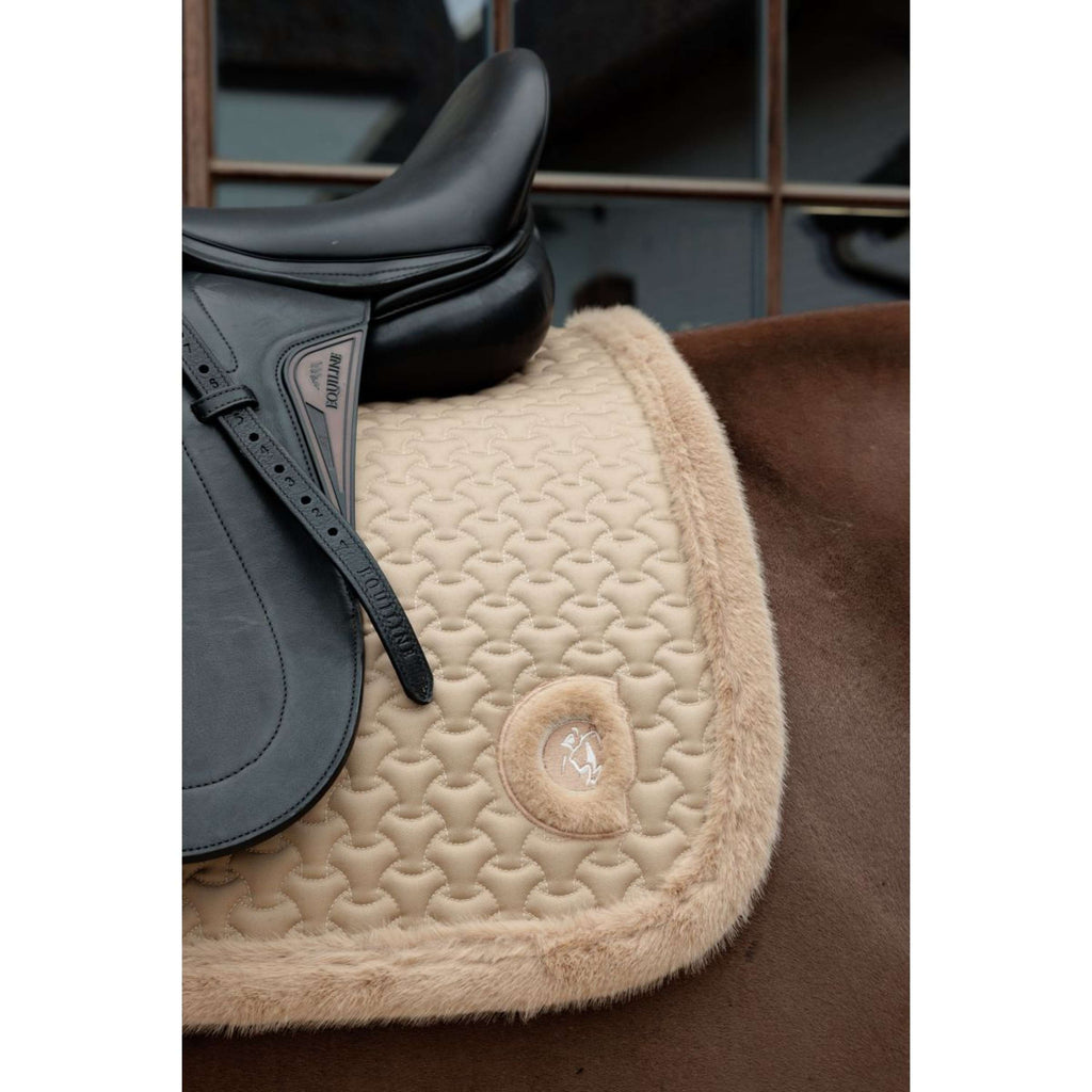 Kentucky Horsewear Mantilla Fake Fur Onion Quilt Doma clásica Beige