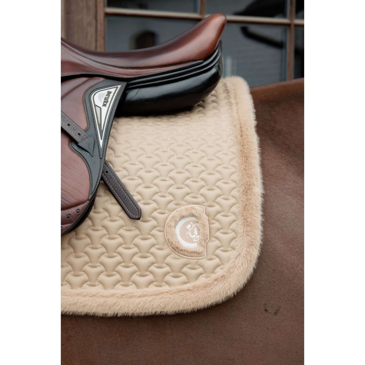 Kentucky Horsewear Mantilla Fake Fur Onion Quilt saltando Beige