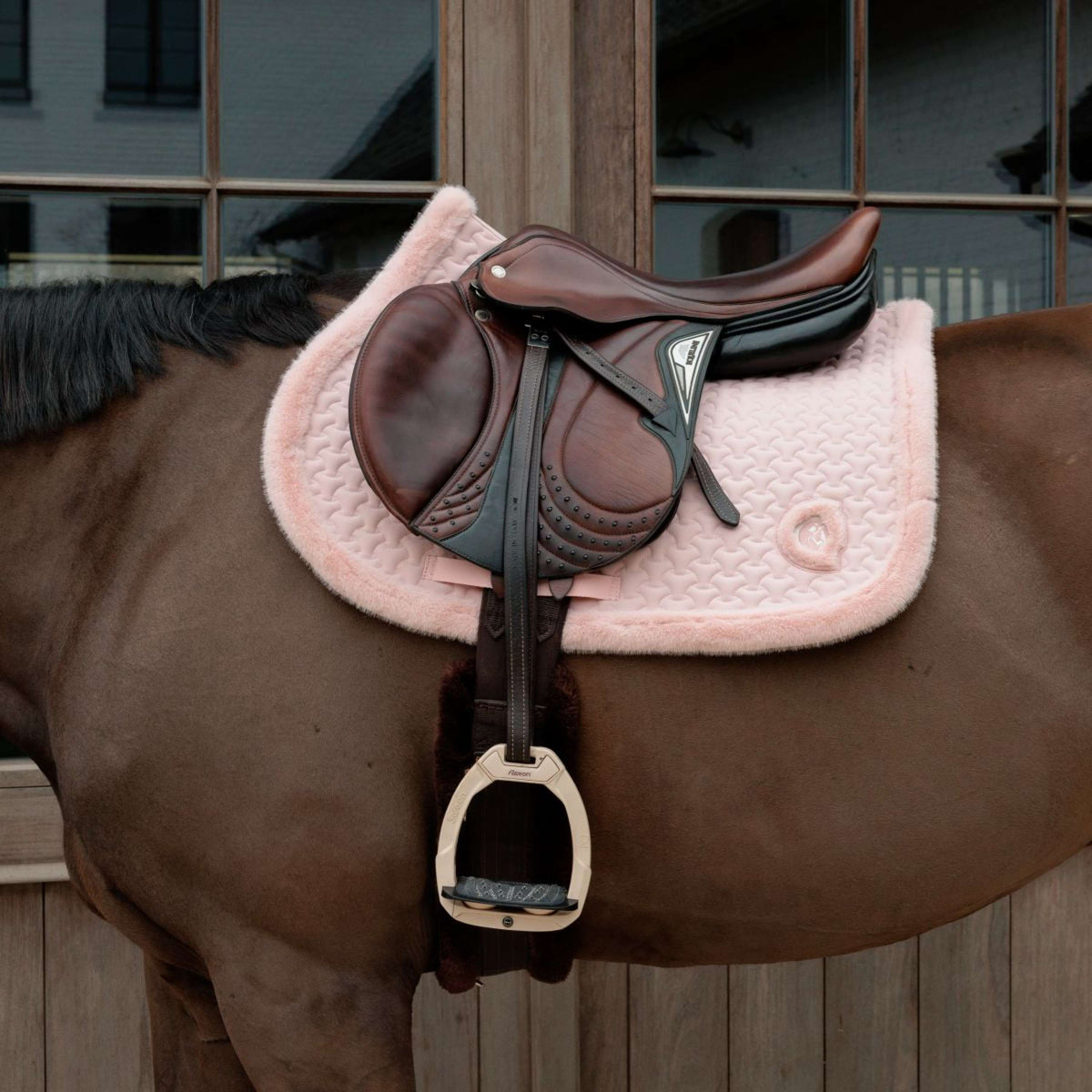 Kentucky Horsewear Mantilla Fake Fur Onion Quilt saltando Rosa Viejo