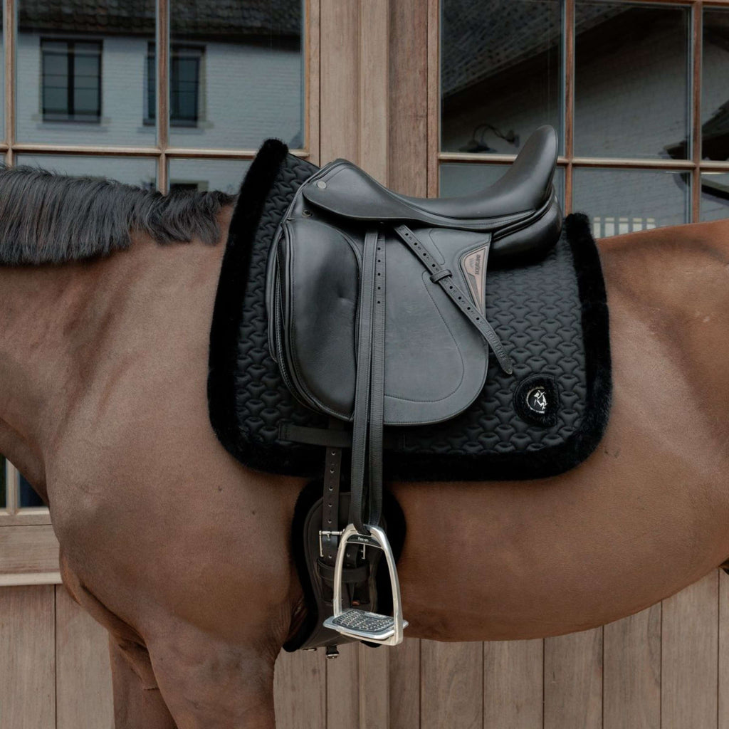 Kentucky Horsewear Mantilla Fake Fur Onion Quilt Doma clásica Negro