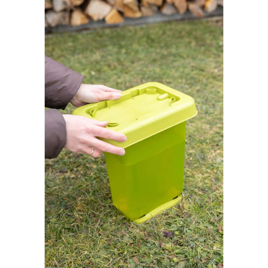 Kerbl Bebedero para Aves en un soporte Verde