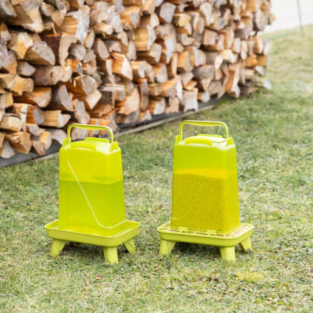 Kerbl Bebedero para Aves en un soporte Verde