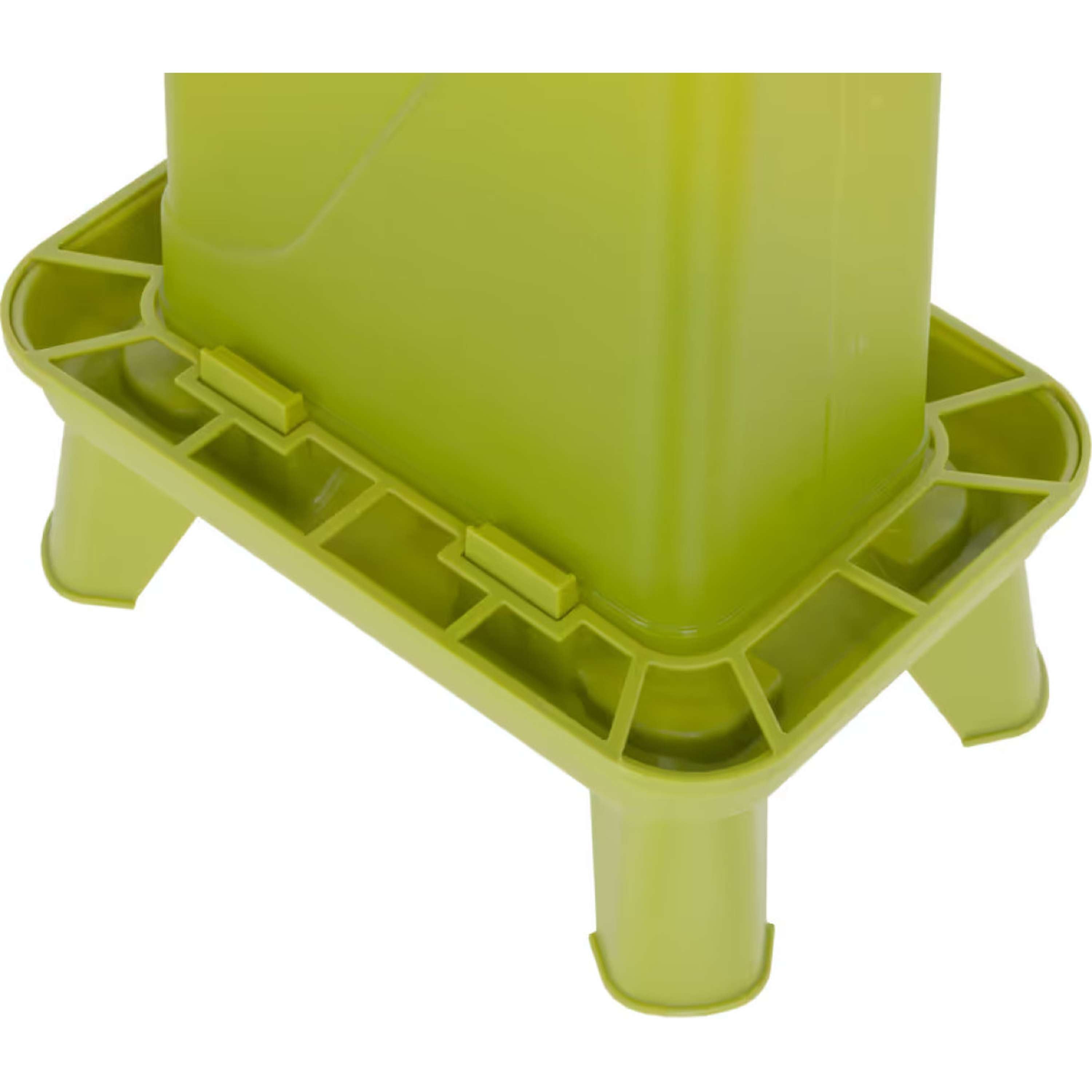 Kerbl Alimentador Automático en un soporte Verde