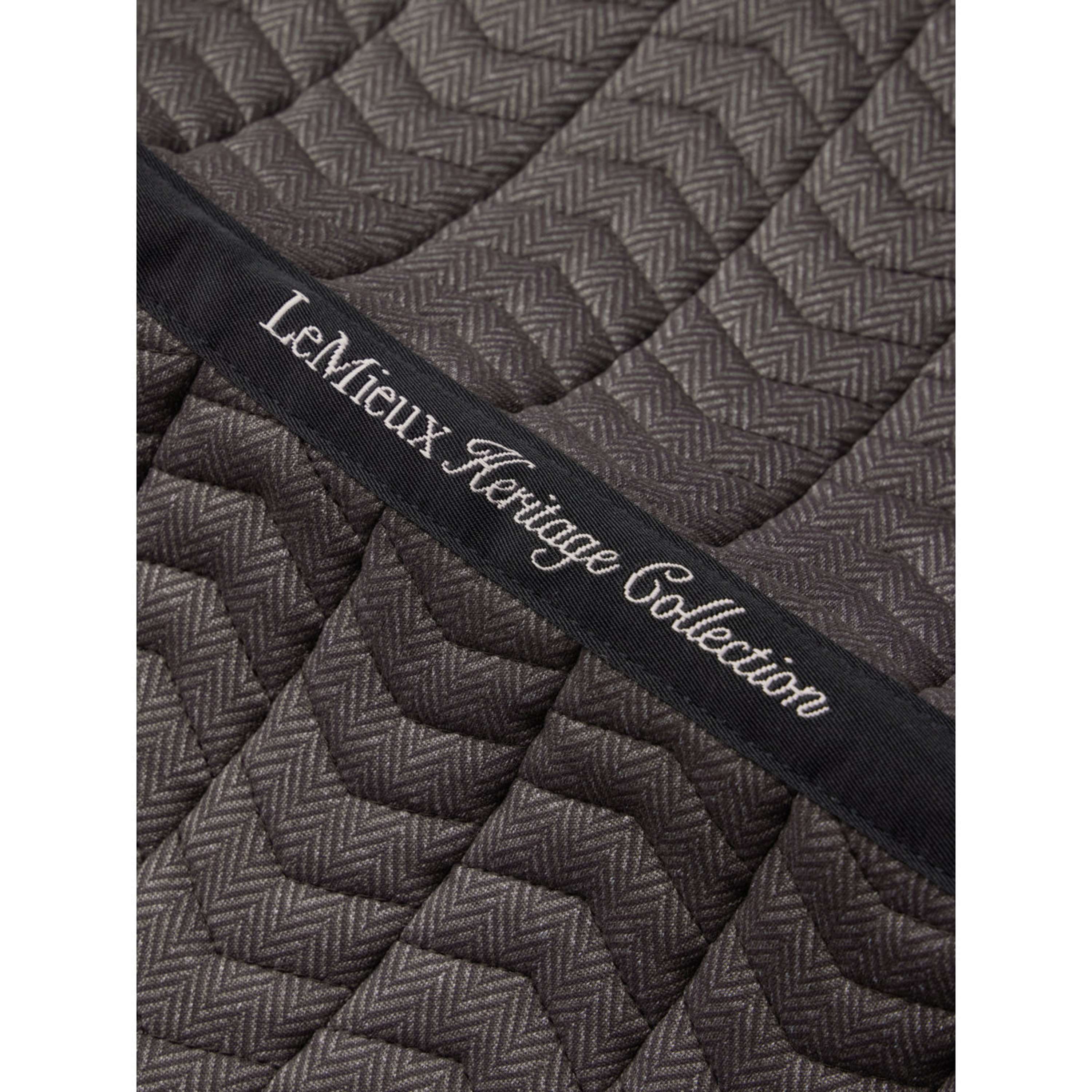 LeMieux Mantilla Heritage Herringbone Square Doma Clásica Cocoa