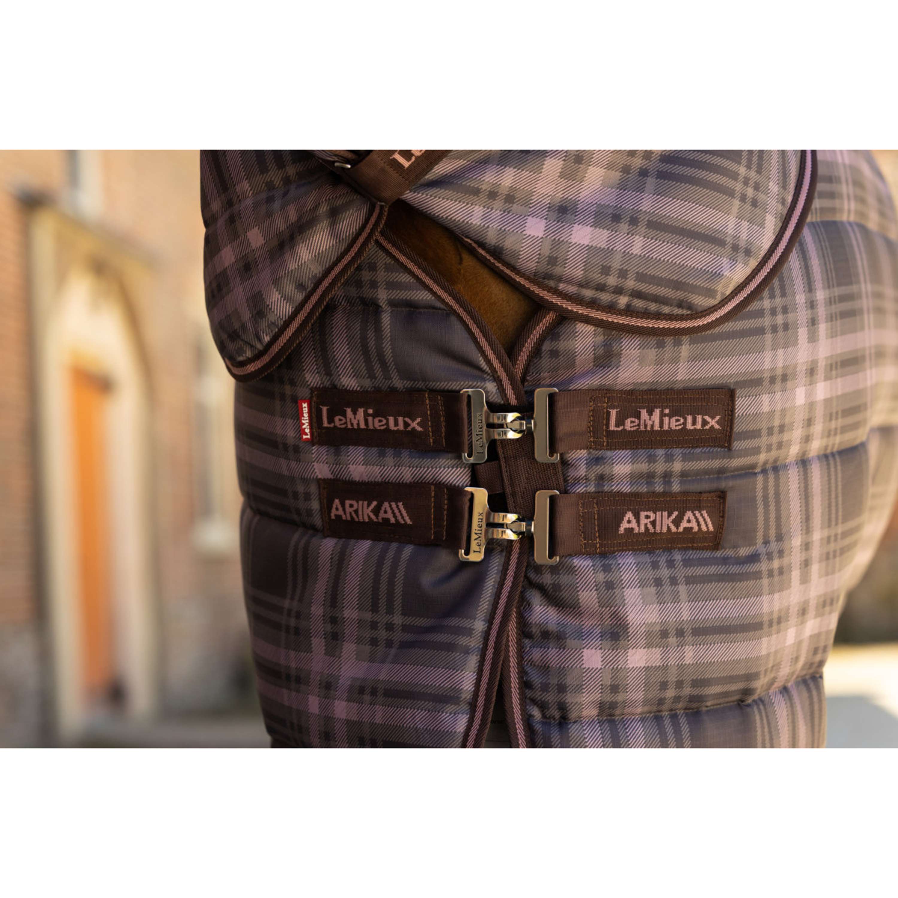 LeMieux Manta de Establo Arika Heritage Check with Neck 200g Cocoa