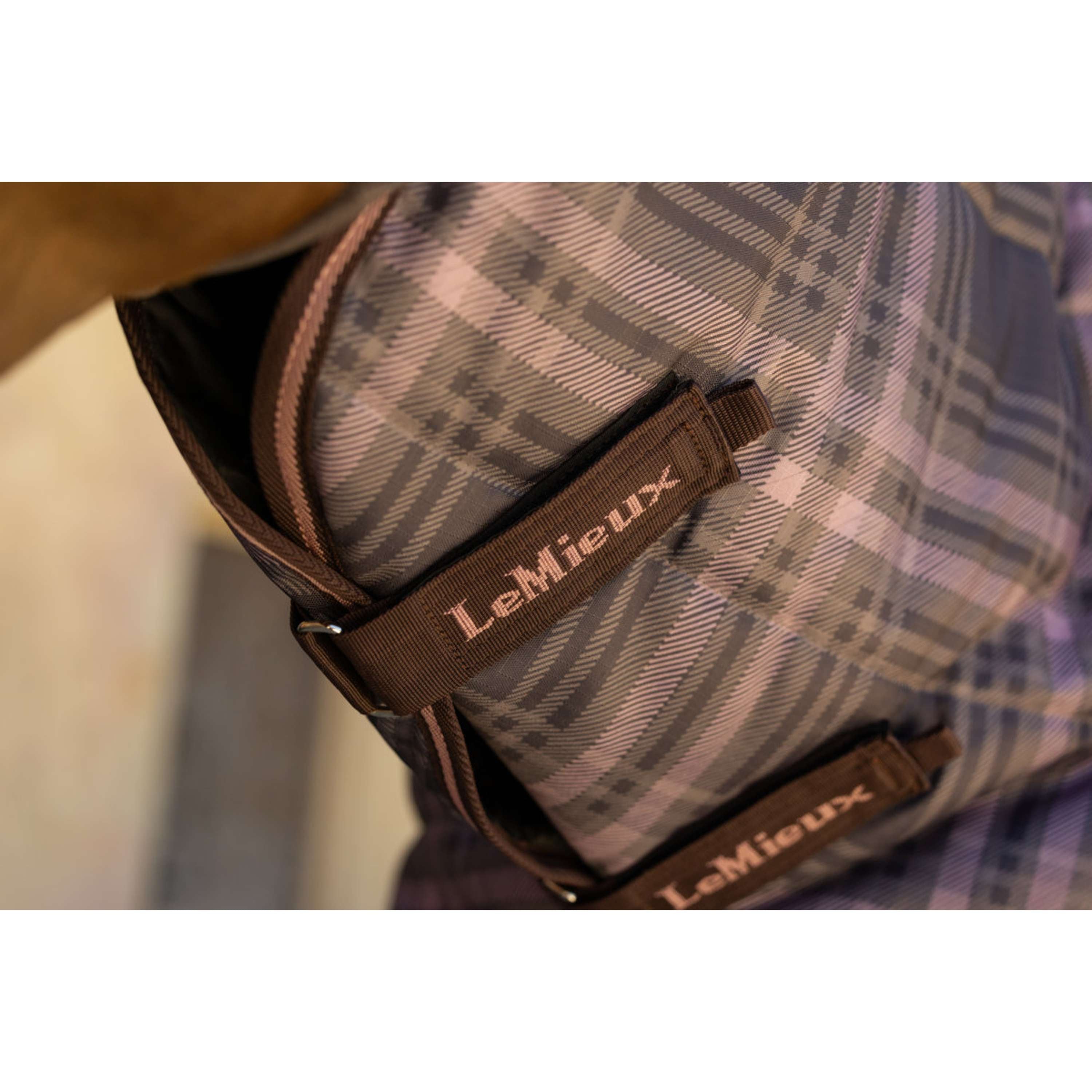 LeMieux Manta de Establo Arika Heritage Check with Neck 200g Cocoa
