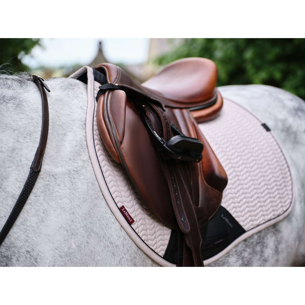 LeMieux Mantilla Finesse Saltando Piedra
