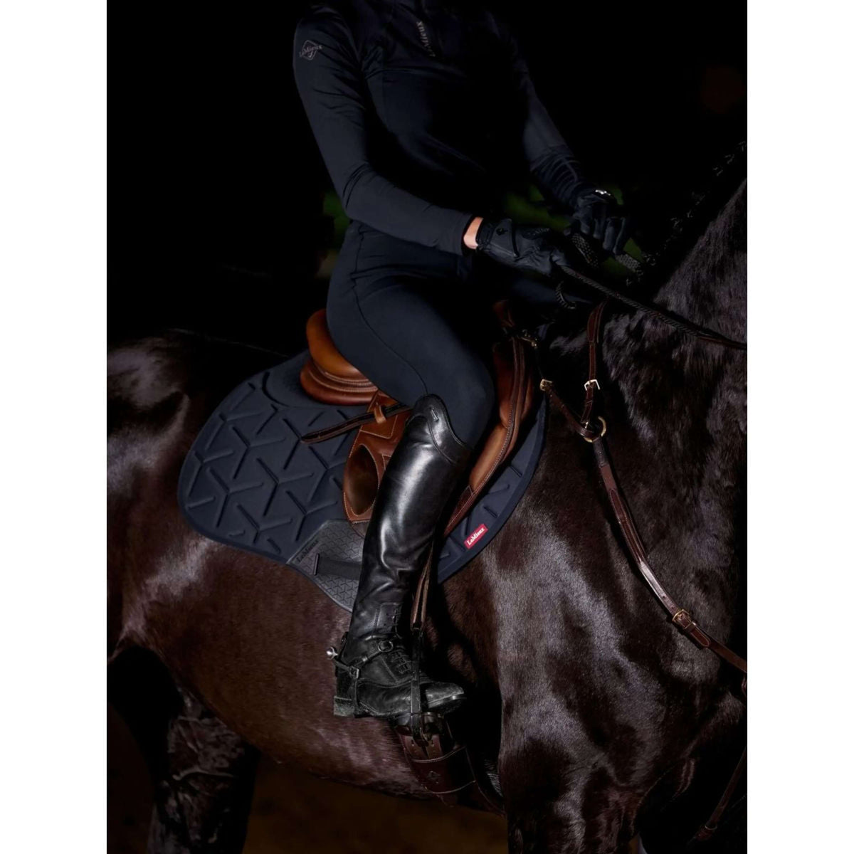 LeMieux Mantilla ProForm saltando Navy