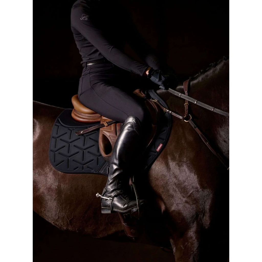 LeMieux Mantilla ProForm saltando Negro