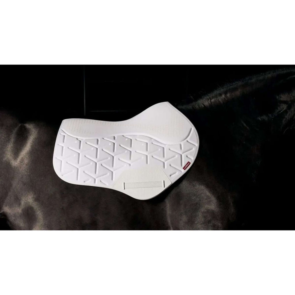 LeMieux Mantilla ProForm saltando Wit